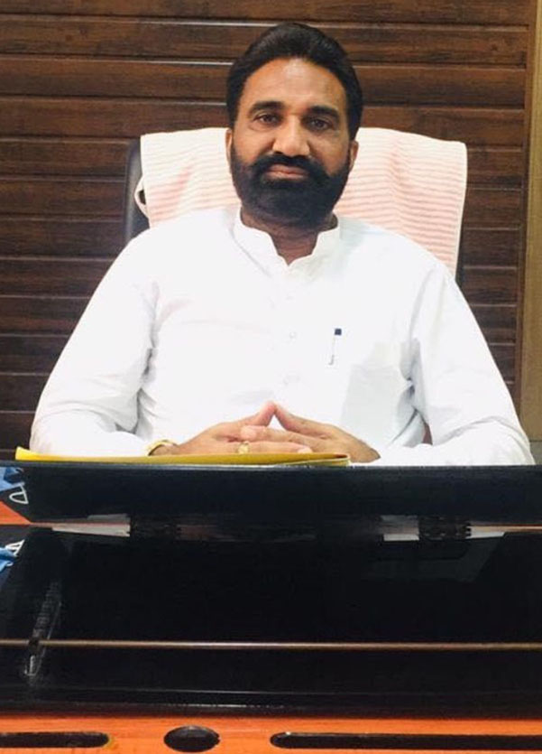 जगह-जगह ट्रैफिक लाइटें लगवाने और पुलिसकर्मी तैनात करने की मांग